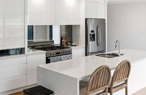 Dromana House | Dromana Drift Pool Retreat