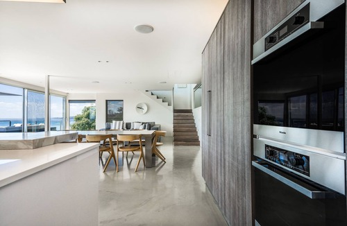 Dromana House | Dromana Relaxation Escape by Ready Set Stay- Positioned on a cliff & WiFi