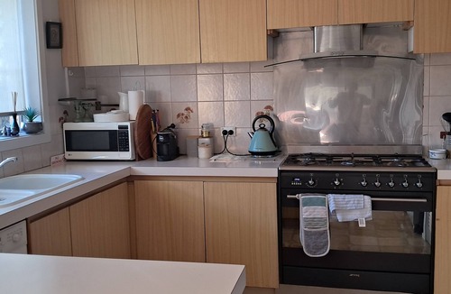 Dromana House | Dromana stay for couples. (Max 2 people, Max 2-3 night stay)