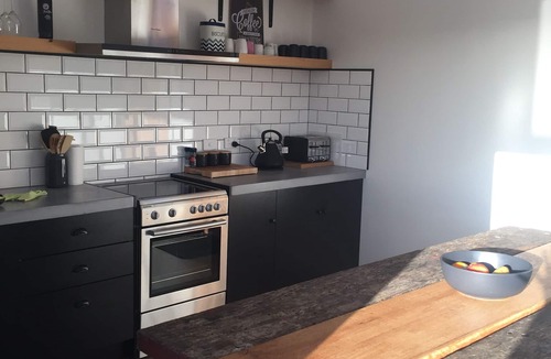 Beaumaris House | "Drop In" Beach Haus
