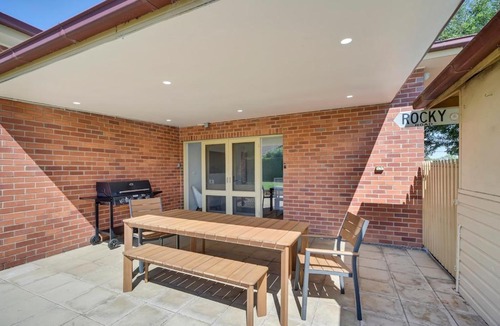 Dubbo Villa | Dubbo 4BR Getaway with Full kitchen, Patio & Grill