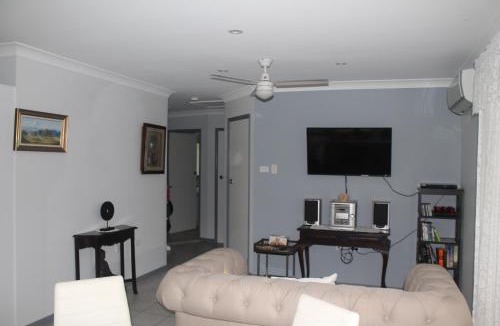 Raymond Terrace Villa | Ducati's B and B