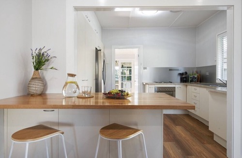 Cessnock House | Ducted aircon, WIFI, mountain views, perfect wedding accommodation with SPA!
