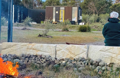 Murdunna House | Dunalley Bay Beachfront Retreat by Tiny Away