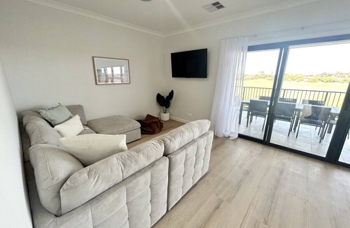 Port Hughes House | Dunes View - Golf Course Views in Port Hughes