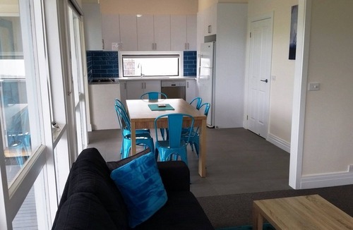 St Leonards House | Dunstans Rest - A short Stroll from the pier and shops.