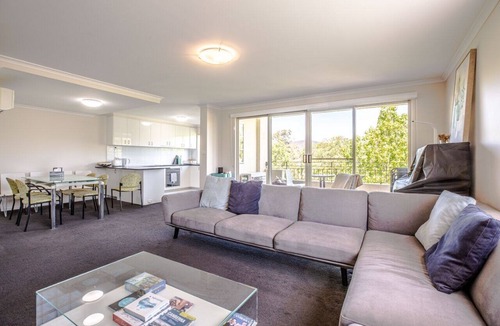 Braddon Apartment | Duplex 3B2B apt in Braddon close to CITY Free WIFI two Parking spots