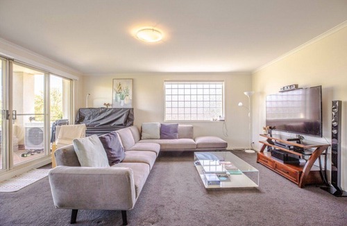 Braddon Apartment | Duplex 3B2B apt in Braddon close to CITY Free WIFI two Parking spots