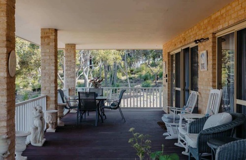 Eagle Bay House | Eagle Bay Eyrie—Serene Bushland Retreat by the Sea