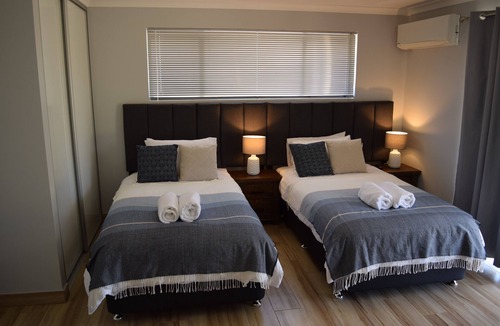 Eagle Bay Bed & Breakfast | Eagle Bay House - Autumn room