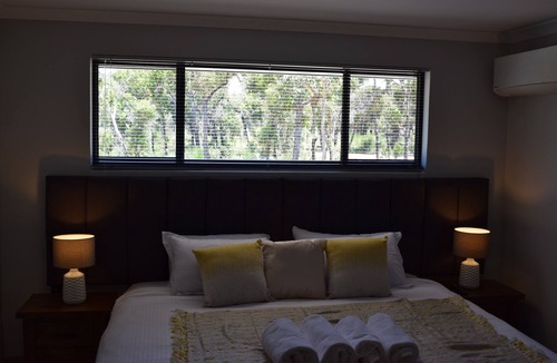 Eagle Bay Bed & Breakfast | Eagle Bay House - Autumn room