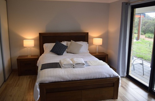 Eagle Bay Bed & Breakfast | Eagle Bay House - Spring Room