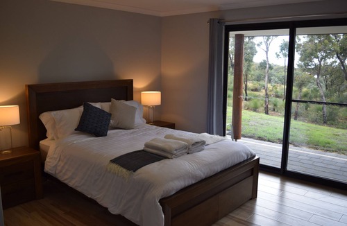 Eagle Bay Bed & Breakfast | Eagle Bay House - Spring Room