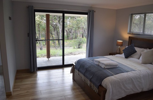 Eagle Bay Bed & Breakfast | Eagle Bay House - Summer Room