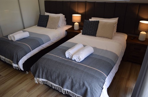 Eagle Bay Bed & Breakfast | Eagle Bay House - Winter Room