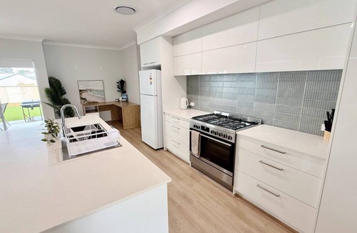 Eaton House | Eagle Breeze is a modern 3-bedroom, 2-bathroom home in Eaton