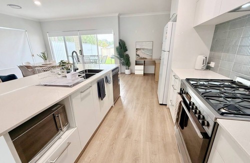Eaton House | Eagle Breeze is a modern 3-bedroom, 2-bathroom home in Eaton