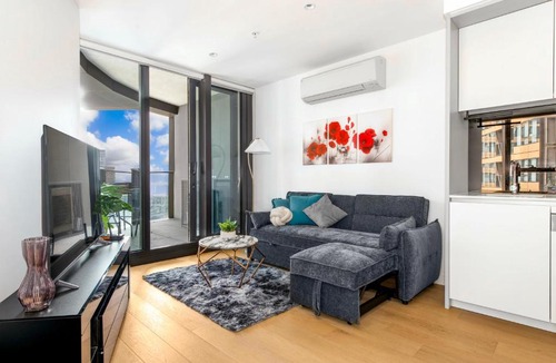 Docklands Apartment | Early check in, Pool, Spa & Sauna, Centralised CBD
