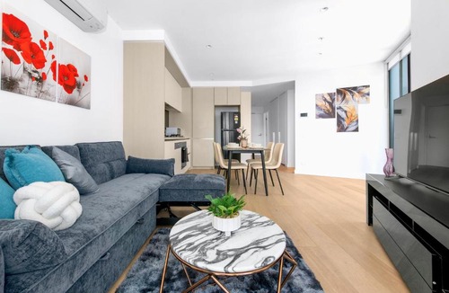 Docklands Apartment | Early check in, Pool, Spa & Sauna, Centralised CBD