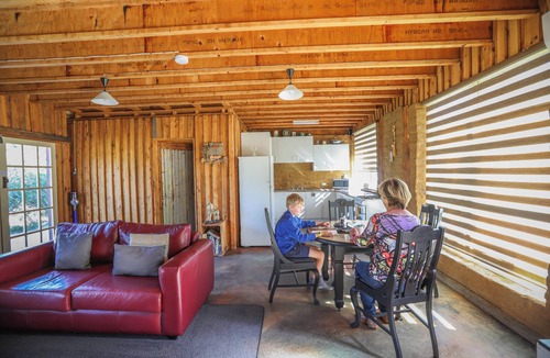 Gilgandra Cabin | Earth n TimbernSleeps 4 1 bathroom