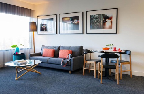 Griffith Hotel | East Hotel and Apartments
