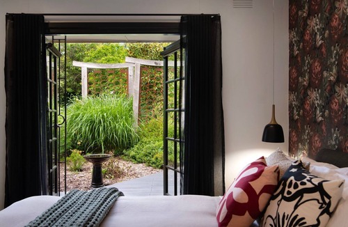 Daylesford Apartment | East St 1 - tranquil escape, cosy charm