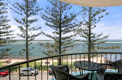 Golden Beach Apartment | Eastbourne U6, 80 Esplanade. Golden Beach