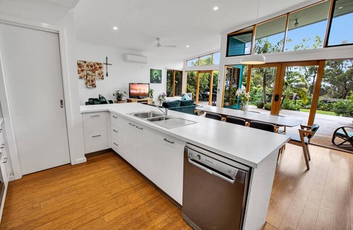 Eagle Point House | Easy access to the Gippsland Lakes, right from your backyard