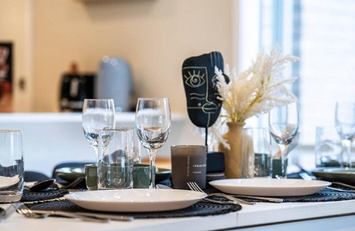 Loganlea House | Easy Days & Soft Mornings between BNE City & GC - Holiday Home