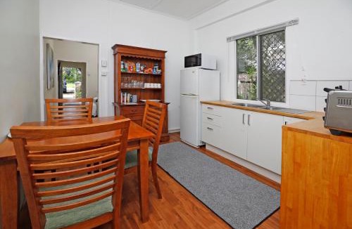 Cairns North Apartment | Easy Going Holiday Unit on McKenzie MK4