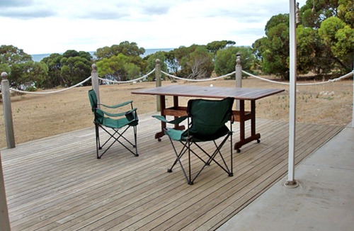 Dalrymple House | Ebb N Flow Beach House - Rural Feel, Sea Views, Dog friendly