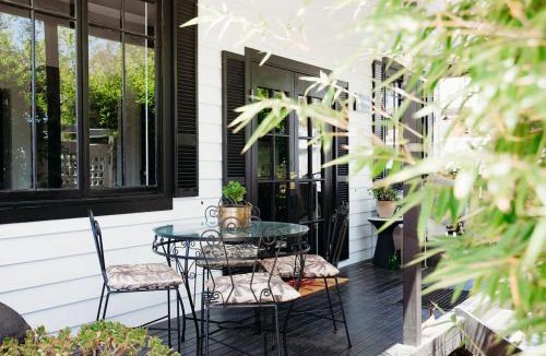 Nelson Bay Villa | Ebony & Ivory Villa