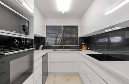 Cairns Central Business District Apartment | Eclipse—A Poolside Family Escape in the CBD