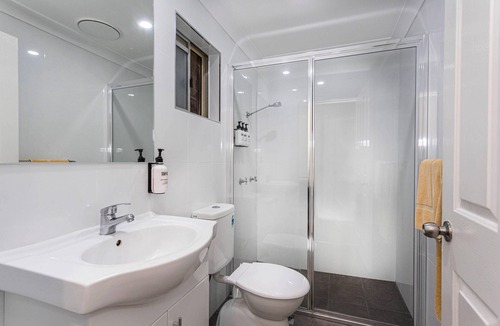 Cowra Hotel | Econo Lodge Alabaster