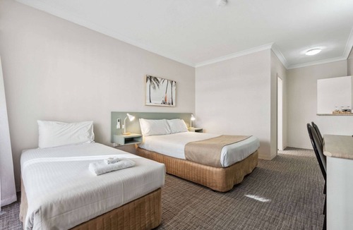 Glenelg Hotel | Econo Lodge Dockside Glenelg
