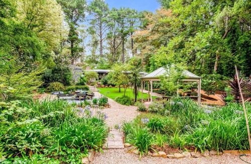 Aldgate House | Eden Gardens in the scenic Adelaide Hills (Aldgate village)