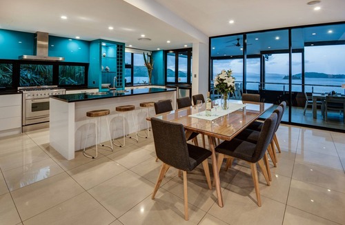 Hamilton Island Villa | Edge 16 Hamilton Island - oceanviews, golf buggy and transfers