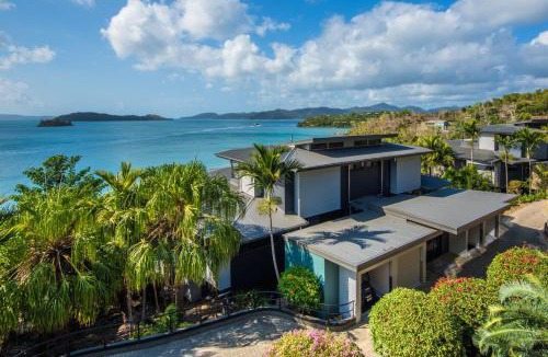 Hamilton Island Villa | Edge 16 - Hamilton Island - Waterfront, Golf Buggy and Sea Views