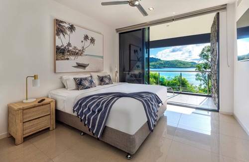 Hamilton Island Villa | Edge 2 Hamilton Island - absolute oceanfront, golf buggy and transfers