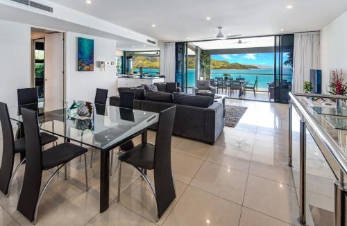 Hamilton Island Villa | Edge 5 Oceanfront 3-Bedroom Apartment - Featuring an Infinity Pool, Spa Bath, Buggy and Valet Service