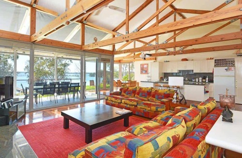 Morisset Park House | Edgewater Escape at Morisset Memories Lake Macquarie