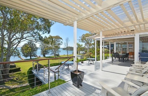 Morisset Park House | Edgewater Escape at Morisset Memories Lake Macquarie