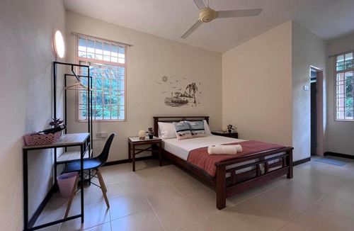 Batu Ferringhi Apartment | EE's Sunset House - Homestay 3 min walk to beach