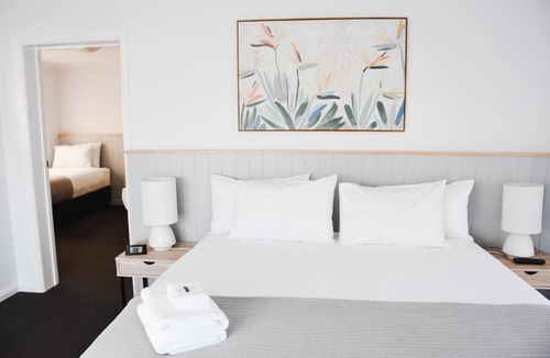 Warrnambool Hotel | Eight Spence