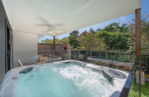 Marcoola House | El's Beachfront Marcoola - Hot Tub 1 min to Beach