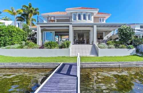 Noosaville House | Elegance On The River, Noosa Waters