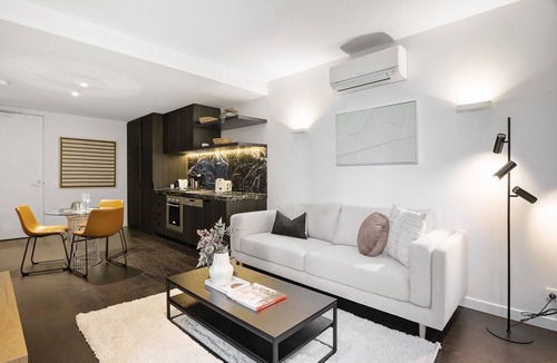 North Melbourne Apartment | Elegant 1-Bed Apartment with Premium Amenities