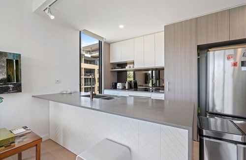 Campbell Apartment | Elegant 3-Bed Apt with Park Views in Campbell