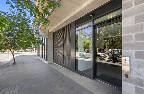 Campbell Apartment | Elegant 3-Bed Apt with Park Views in Campbell