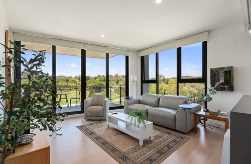 Campbell Apartment | Elegant 3-Bed Apt with Park Views in Campbell